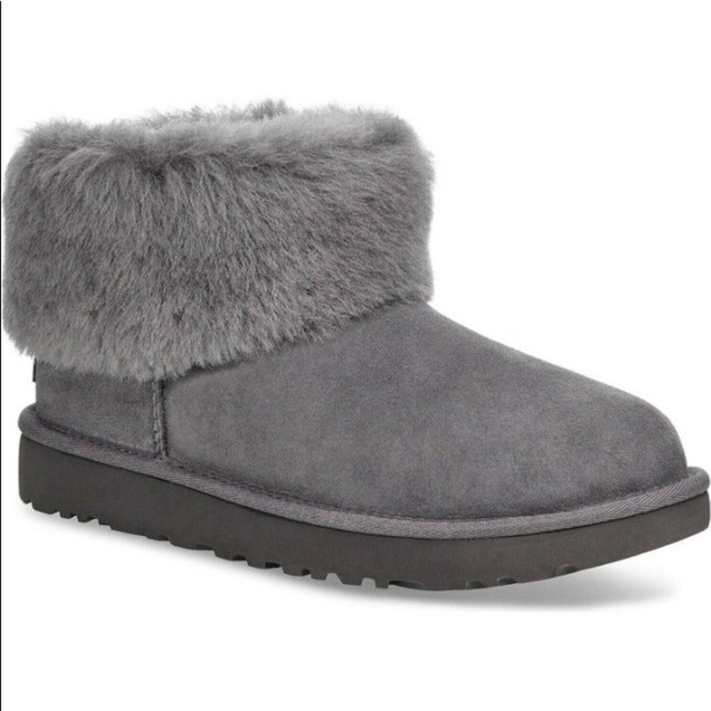 Classic Mini Fluff Genuine Shearling Bootie
UGG ✨